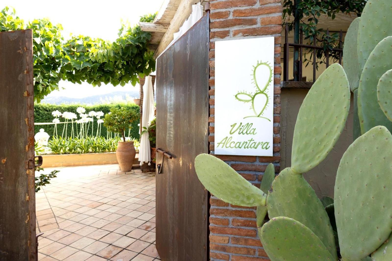 Villa Alcantara Di Charme Graniti Extérieur photo
